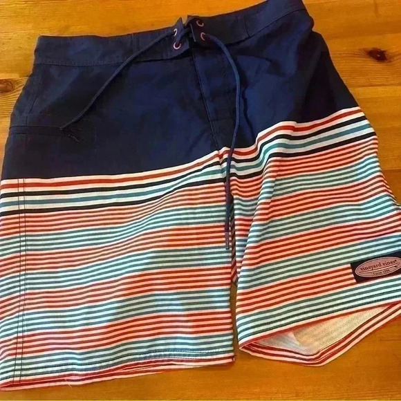 Vineyard Vines board shorts size 28 - Picture 3 of 9
